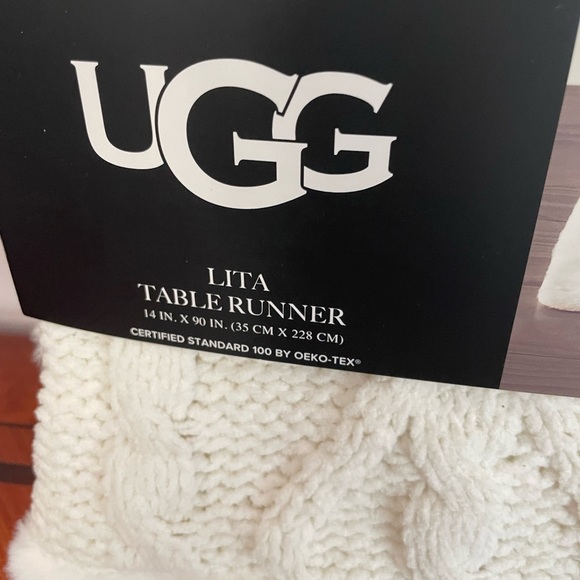 COPY - Ugg lita table runner in red or white- one - Picture 6 of 9